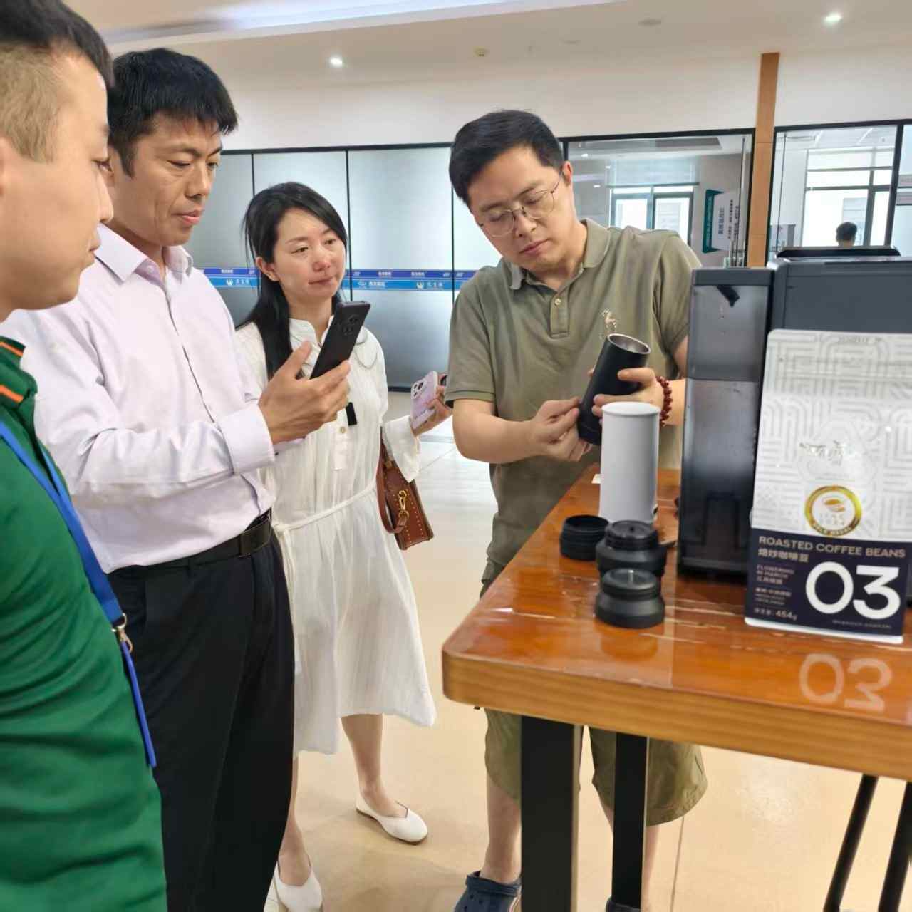 Visita do cliente Seaver para máquina de café cápsula SV837 SV835 e nova inspeção portátil de máquina de café SV610
